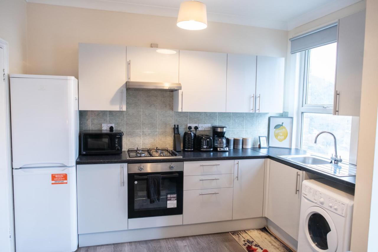 4 Bedroom Flat With High Speed Wi-Fi In North Acton, Ealing, West London Eksteriør bilde