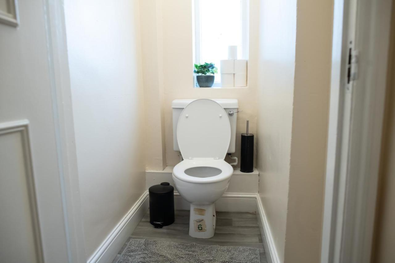 4 Bedroom Flat With High Speed Wi-Fi In North Acton, Ealing, West London Eksteriør bilde