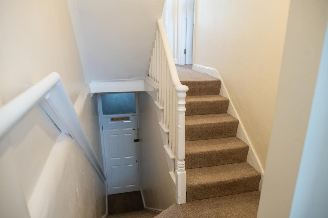 4 Bedroom Flat With High Speed Wi-Fi In North Acton, Ealing, West London Eksteriør bilde