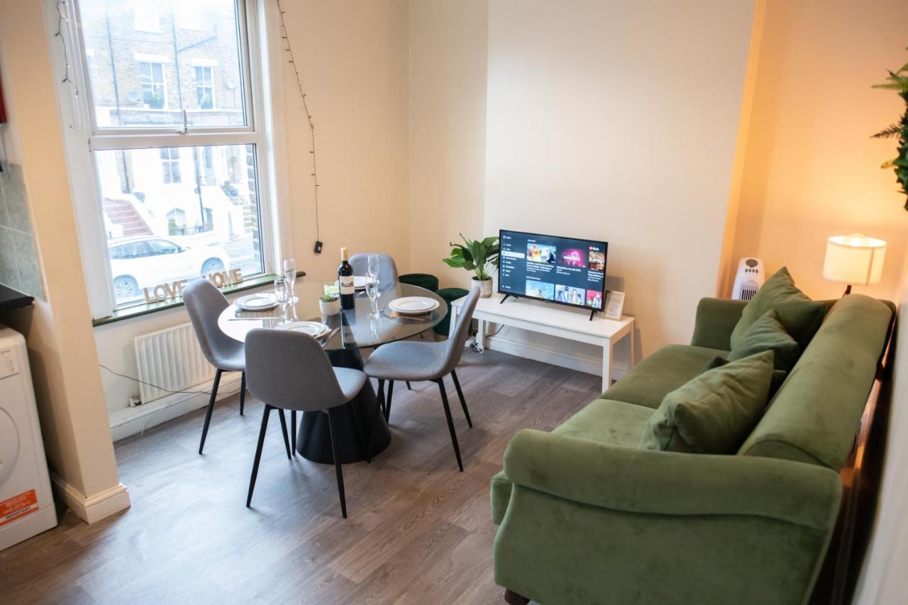 4 Bedroom Flat With High Speed Wi-Fi In North Acton, Ealing, West London Eksteriør bilde
