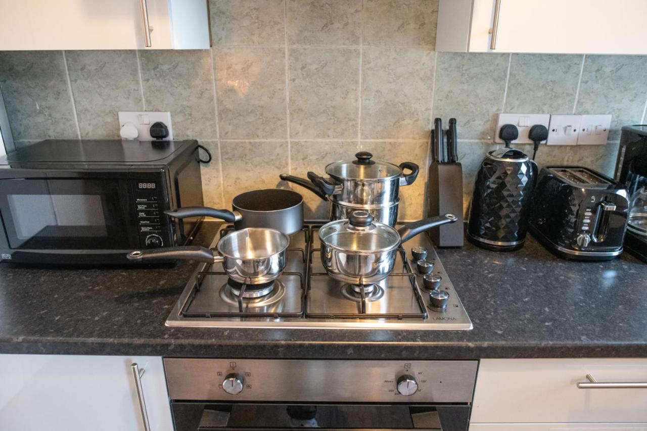 4 Bedroom Flat With High Speed Wi-Fi In North Acton, Ealing, West London Eksteriør bilde