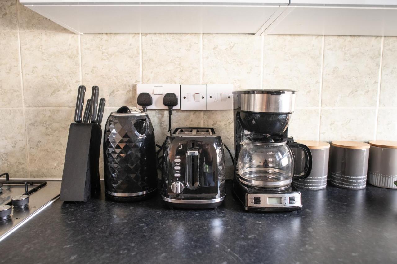 4 Bedroom Flat With High Speed Wi-Fi In North Acton, Ealing, West London Eksteriør bilde