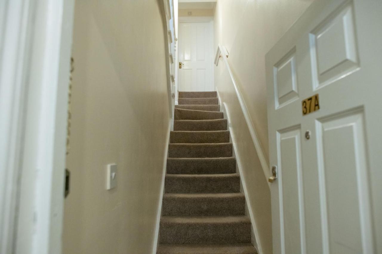 4 Bedroom Flat With High Speed Wi-Fi In North Acton, Ealing, West London Eksteriør bilde