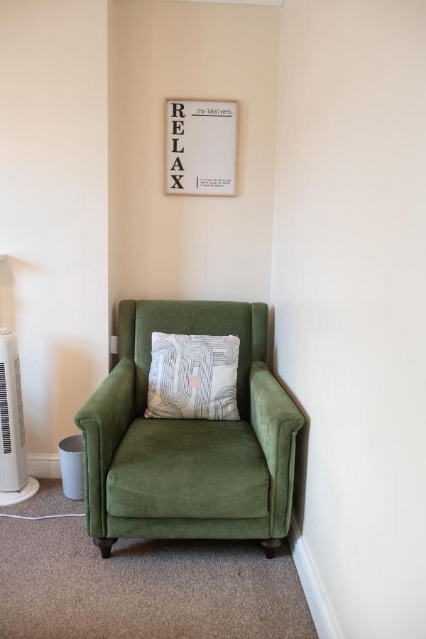 4 Bedroom Flat With High Speed Wi-Fi In North Acton, Ealing, West London Eksteriør bilde
