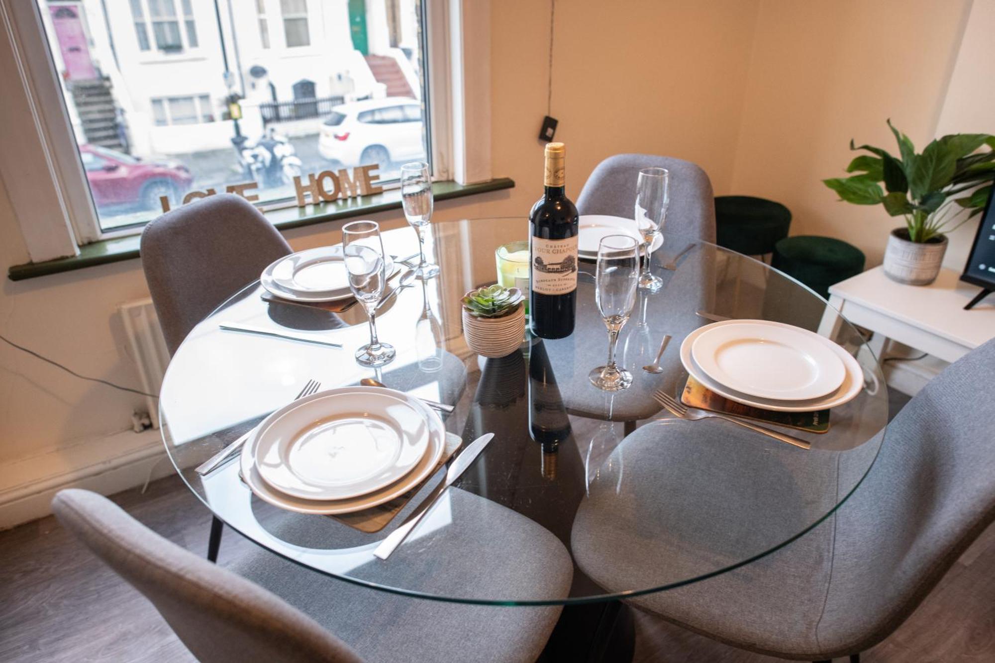 4 Bedroom Flat With High Speed Wi-Fi In North Acton, Ealing, West London Eksteriør bilde