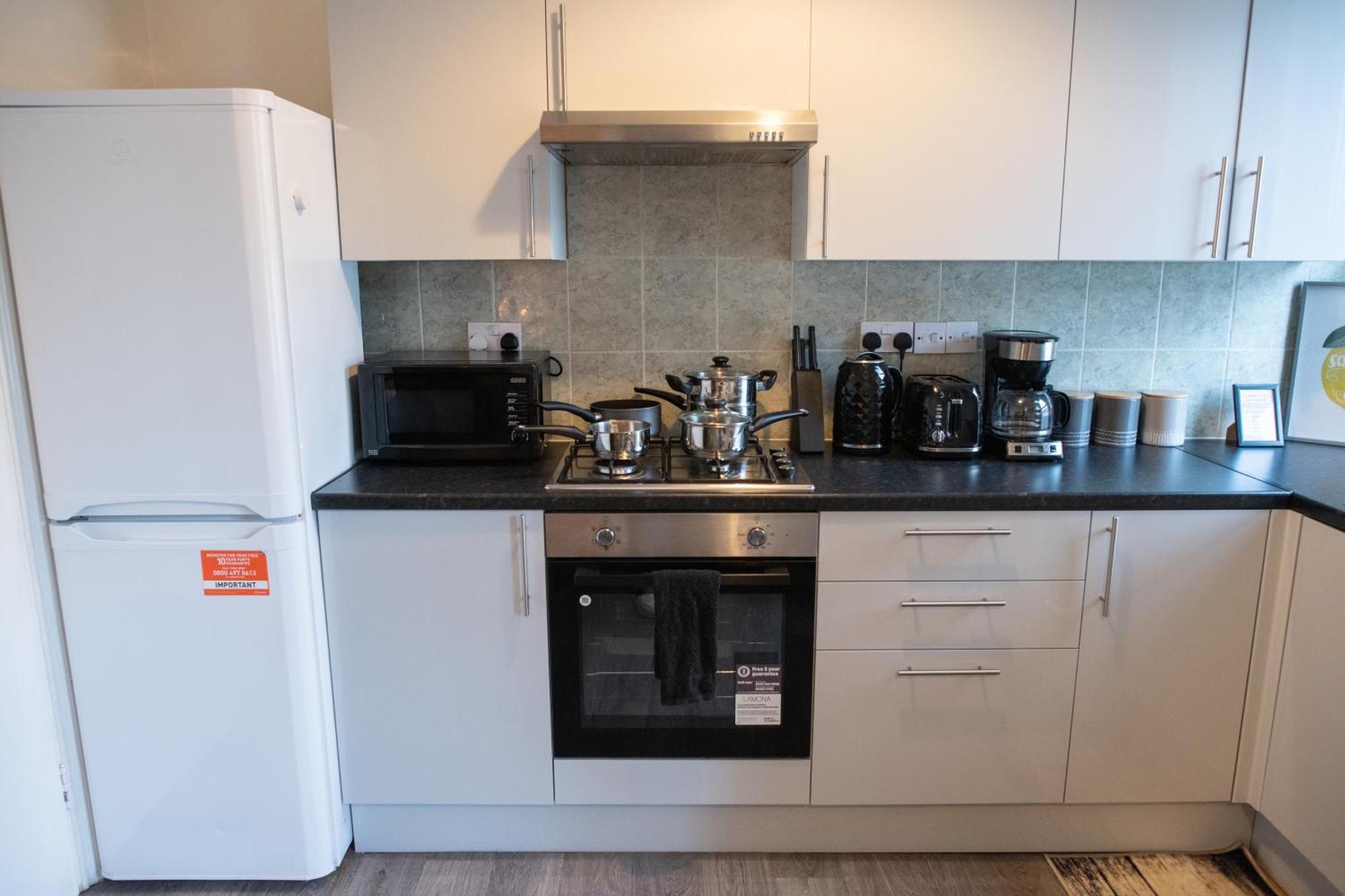 4 Bedroom Flat With High Speed Wi-Fi In North Acton, Ealing, West London Eksteriør bilde