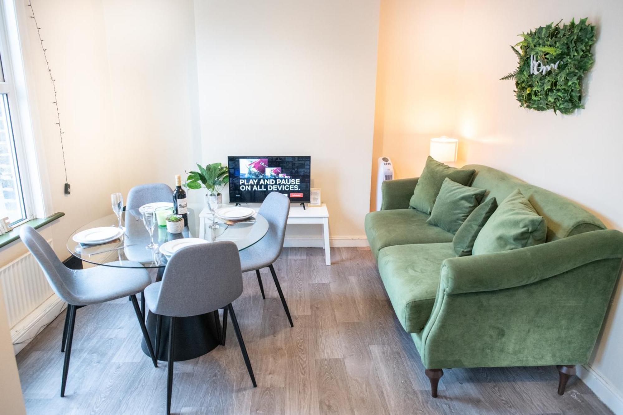 4 Bedroom Flat With High Speed Wi-Fi In North Acton, Ealing, West London Eksteriør bilde