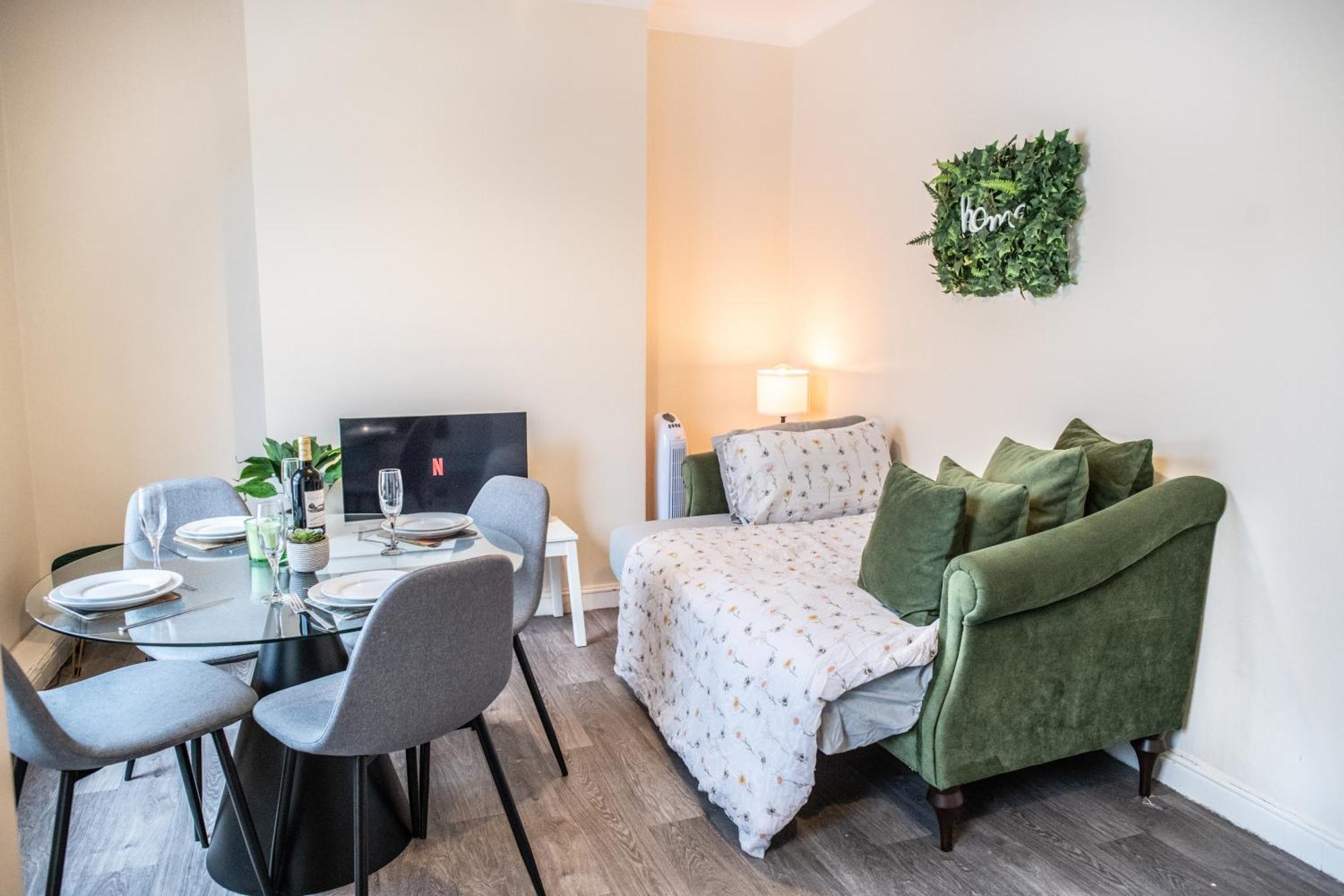 4 Bedroom Flat With High Speed Wi-Fi In North Acton, Ealing, West London Eksteriør bilde